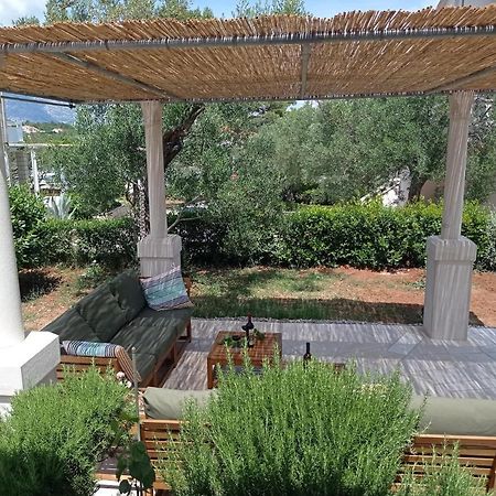 My Mediterranean Villa With Huge Garden And Own Parking Lumbarda Exterior photo