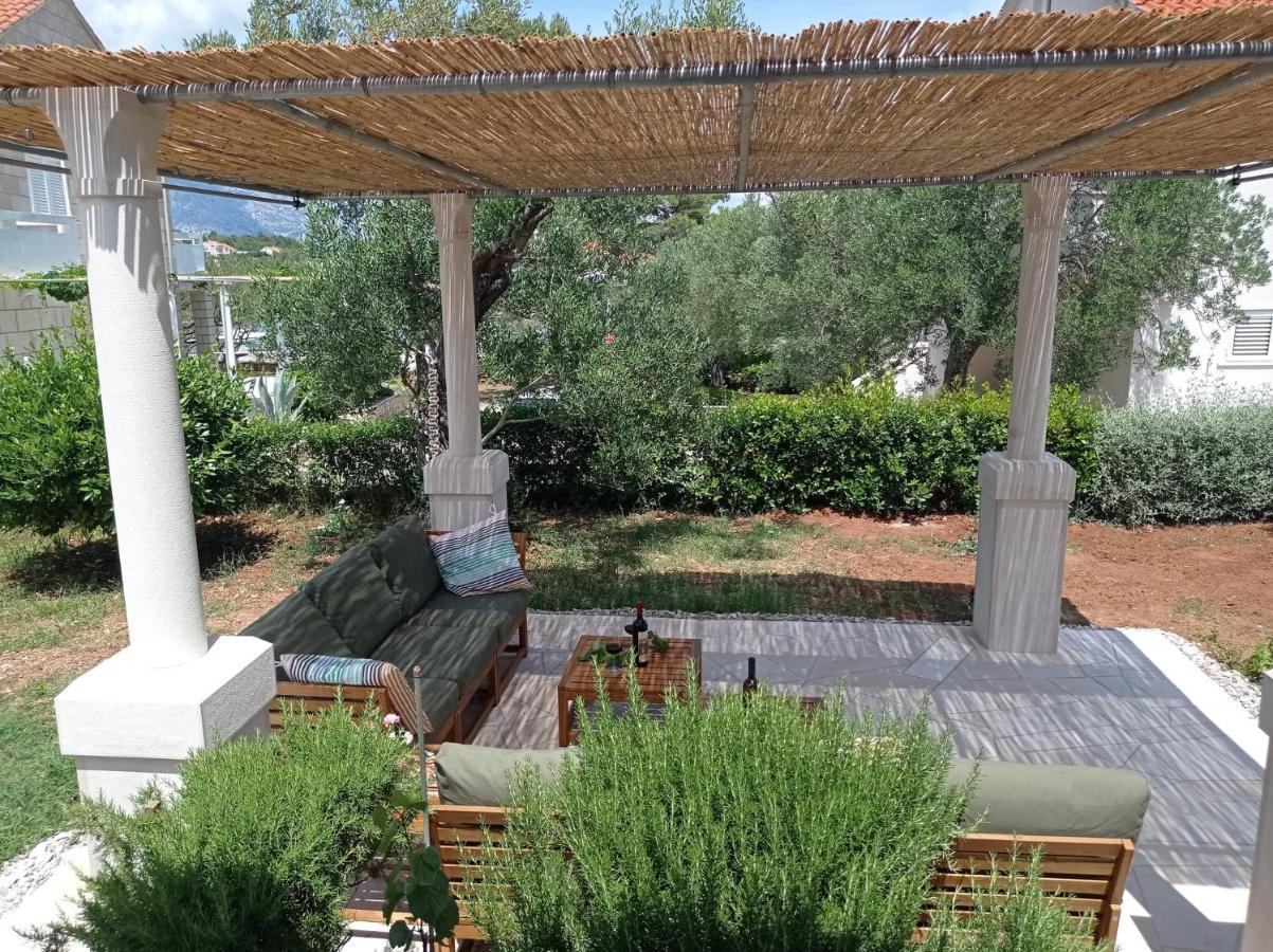 My Mediterranean Villa With Huge Garden And Own Parking Lumbarda Exterior photo